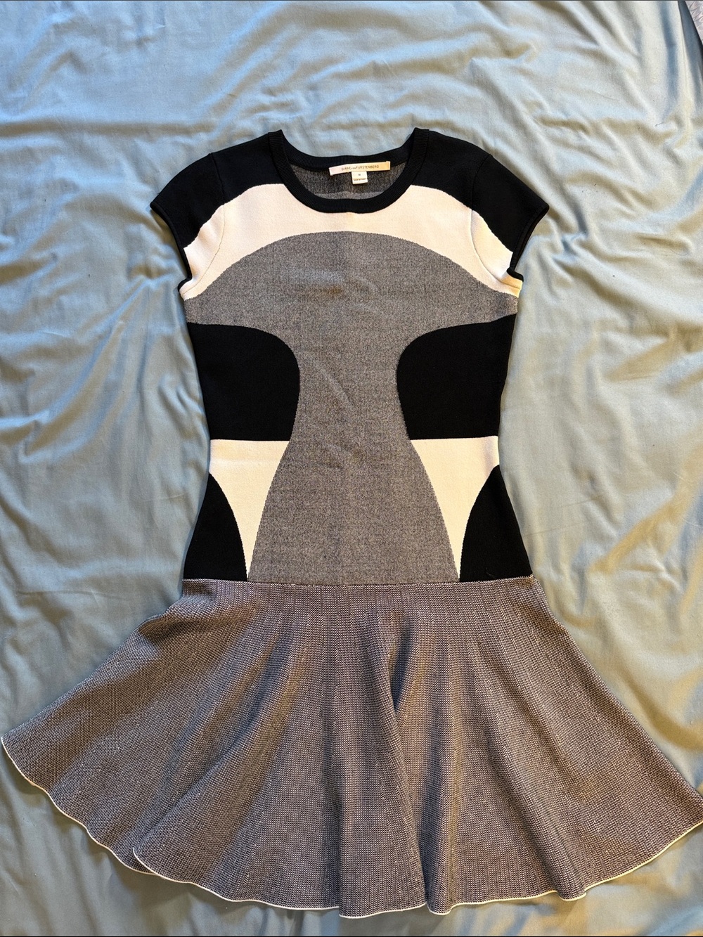 Diane Von Furstenberg Black, White & Gray Graphic Knit Mini Dress